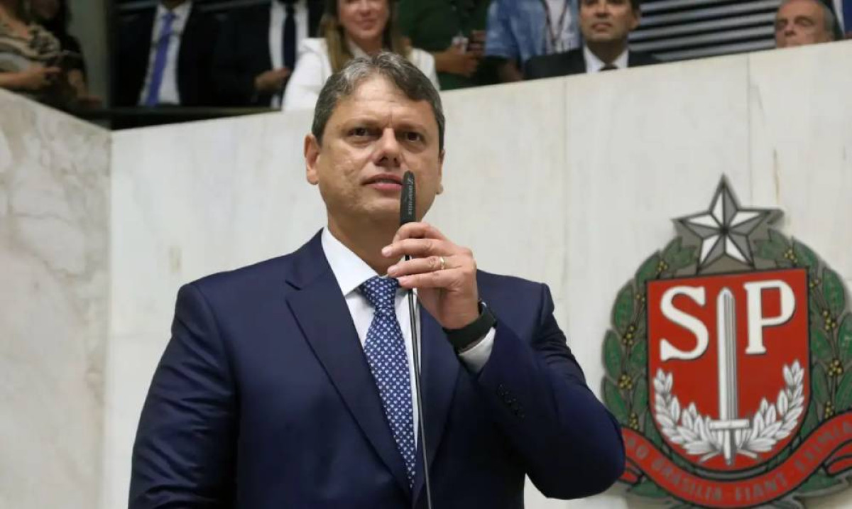 Tarcísio inicia campanha com foco no eleitorado feminino