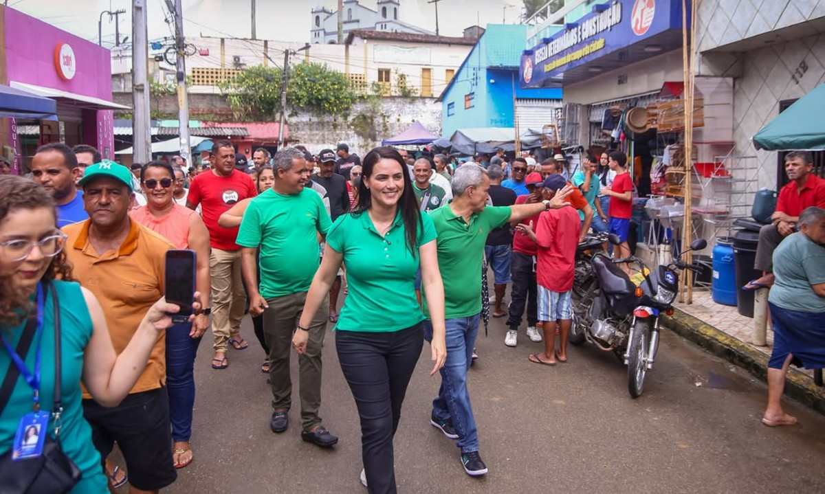 Em ritmo acelerado, Juliana de Chaparral passa por oito cidades em mais um fim de semana de agenda intensa