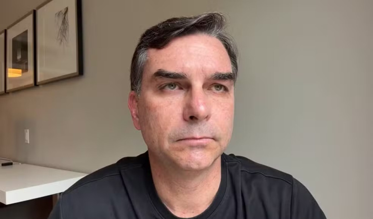 Flávio retira credenciais para debate da Band e mantém presença condicionada a Lula