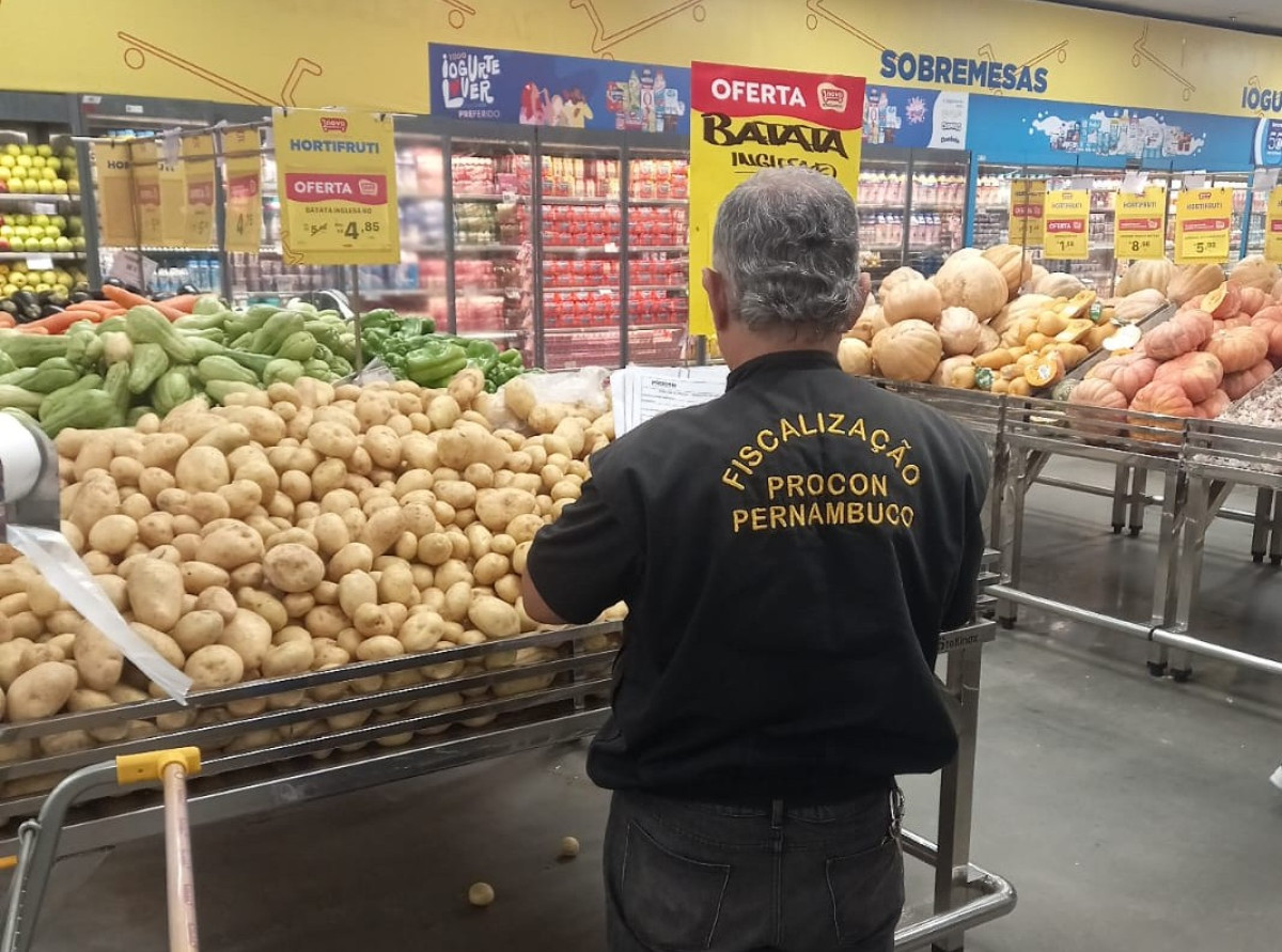 Procon-PE aponta queda no valor da cesta básica: Batata Inglesa, cebola, e feijão são alguns dos itens que sofreram redução
