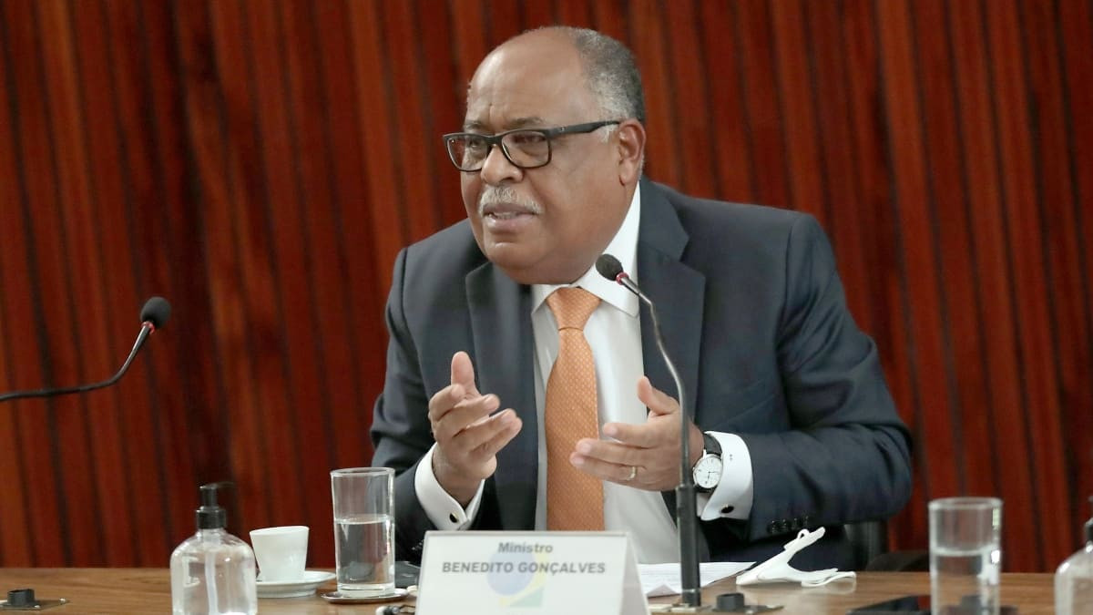 “Sempre à disposição”, diz ministro do STJ a Vorcaro