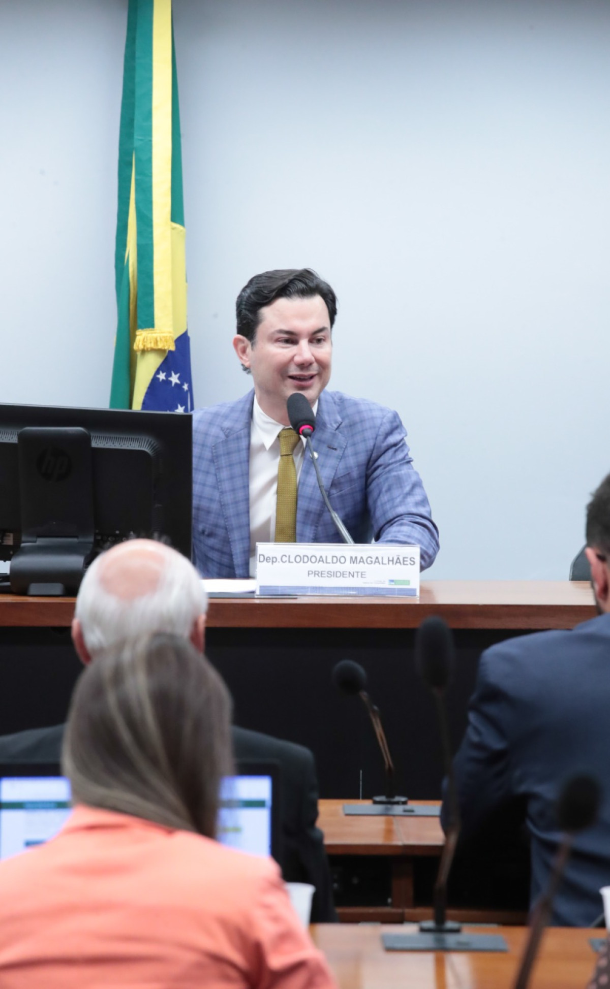 Clodoaldo Magalhães propõe limite para franquia de seguro de celular e reforça defesa do consumidor