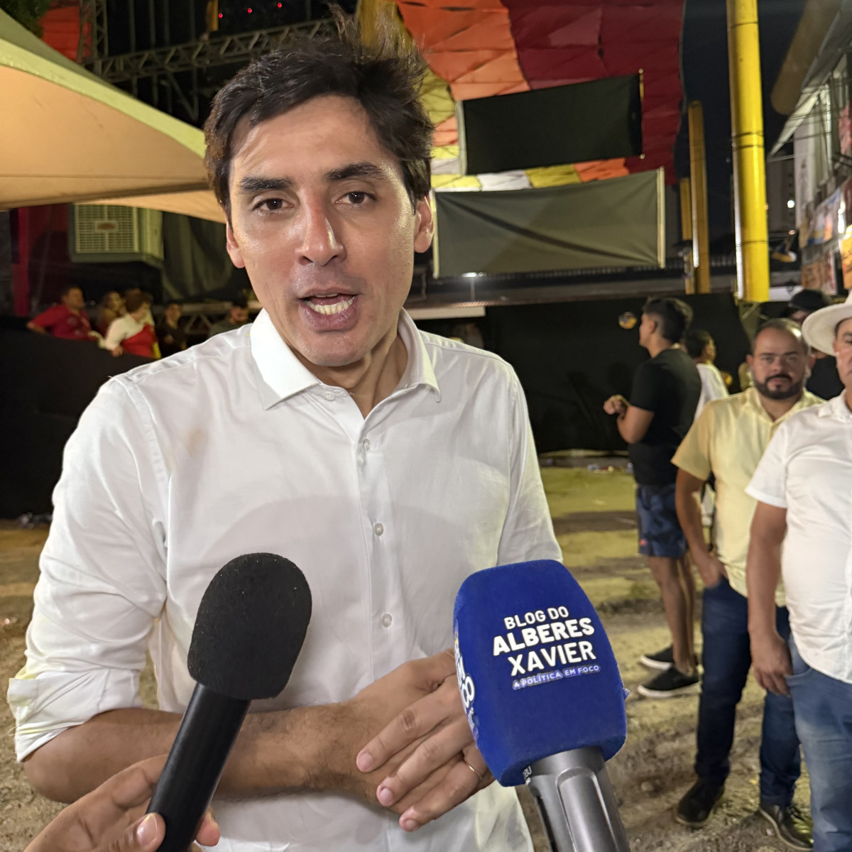 "Que a gente possa resgatar o protagonismo de Pernambuco", diz Carlos Costa, ao lado e João Campos, na convenção do PSB