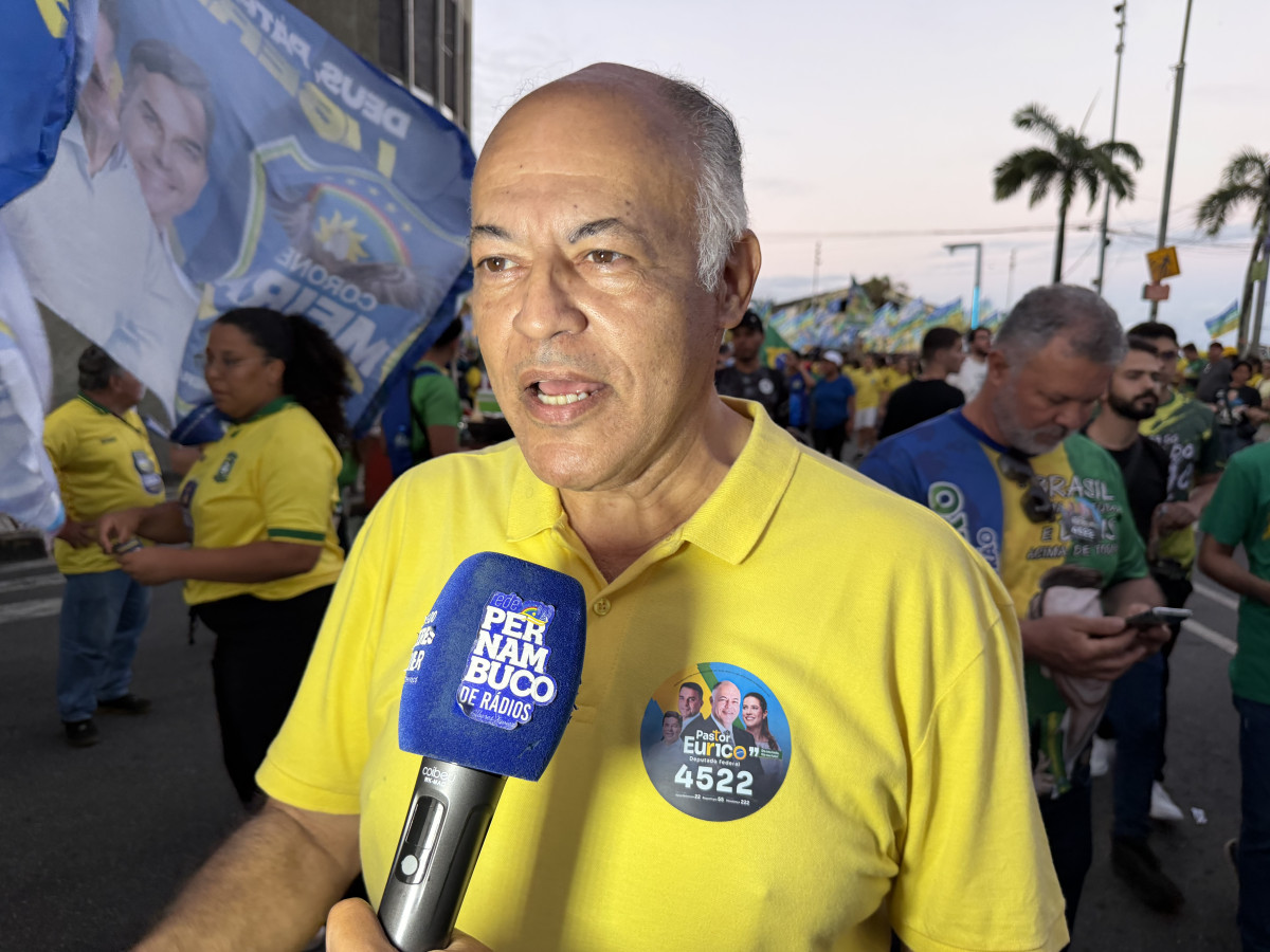 “Vamos juntos resgatar o nosso país”, diz Pastor Eurico em ato de apoio a Flávio Bolsonaro
