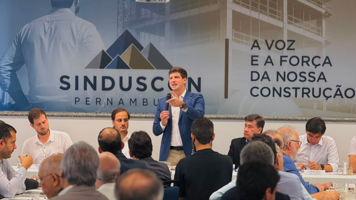 Presidente do Crea-PE, Adriano Lucena, participa de encontro com candidatos ao Governo de Pernambuco