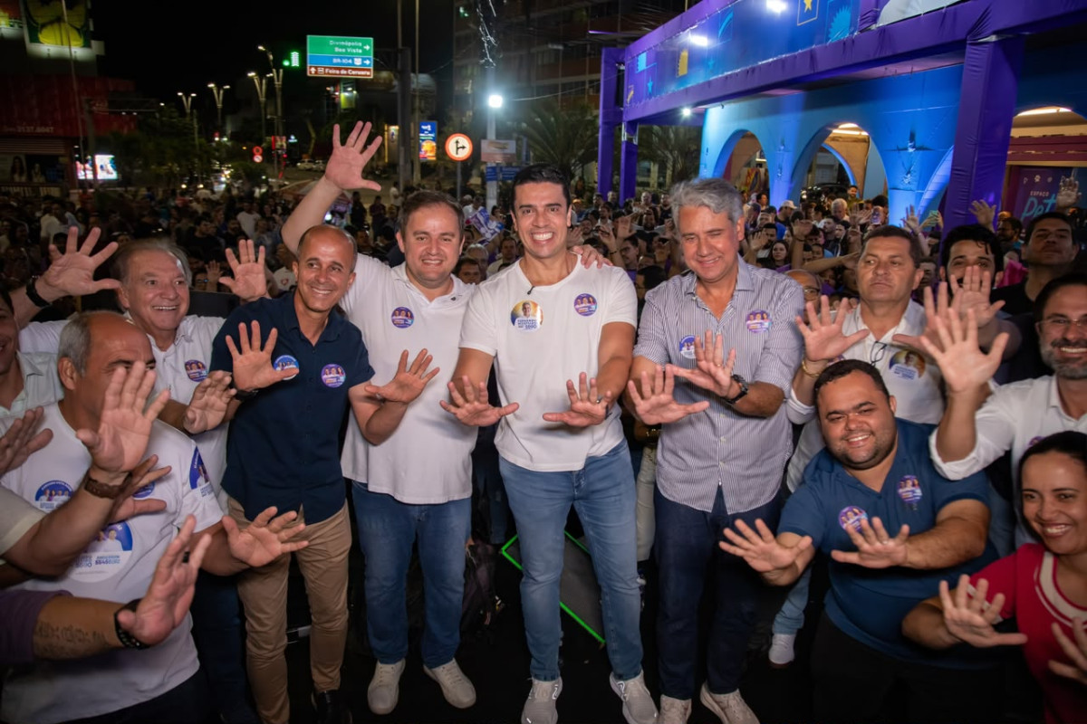 Multidão lota comitê de Anderson Luiz em inauguração com Rodrigo Pinheiro, Fernando Monteiro e vereadores