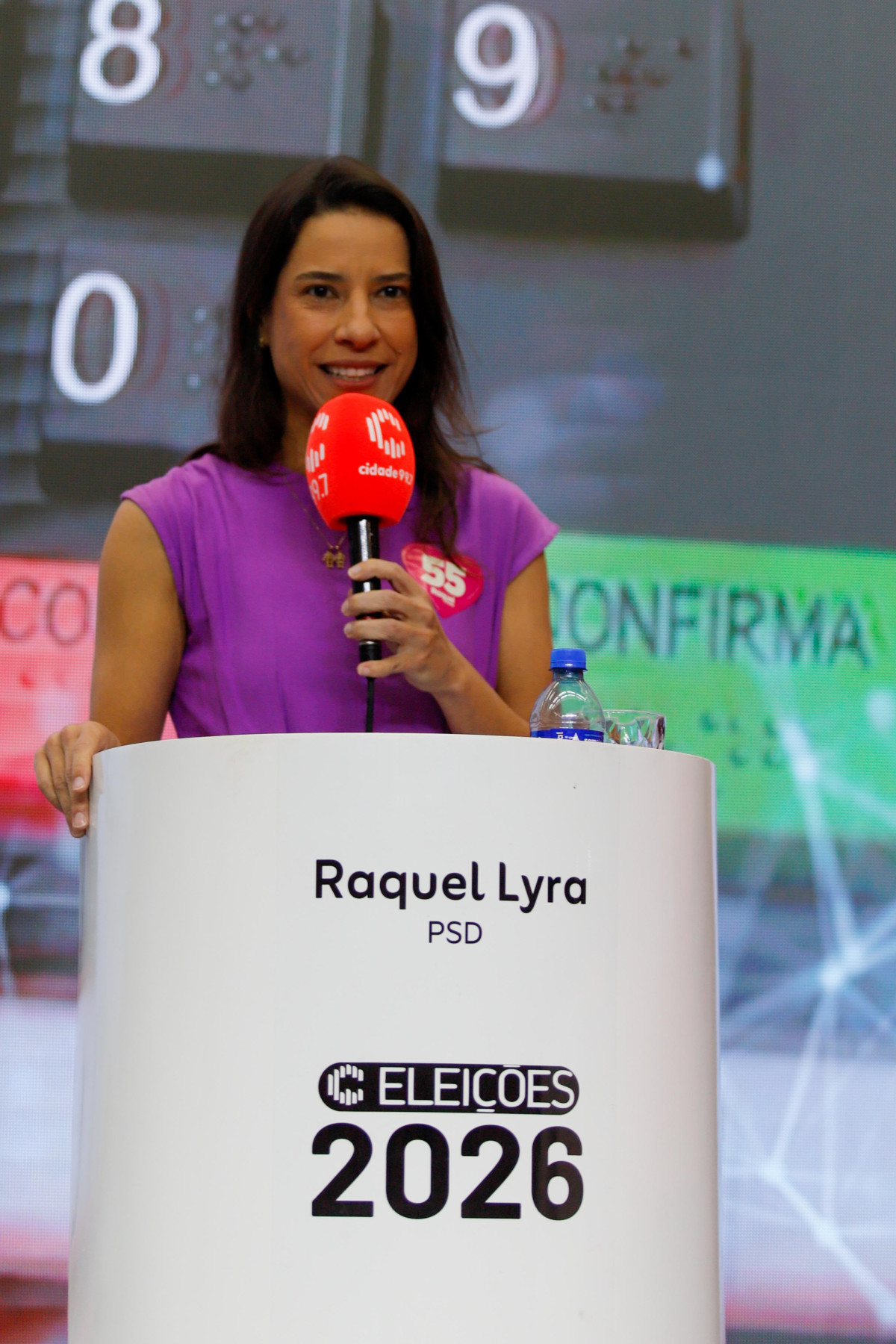 "Pernambuco vai continuar seguindo em frente e está pronto para viver os melhores anos de sua história", garante Raquel Lyra, no debate da Rádio Cidade