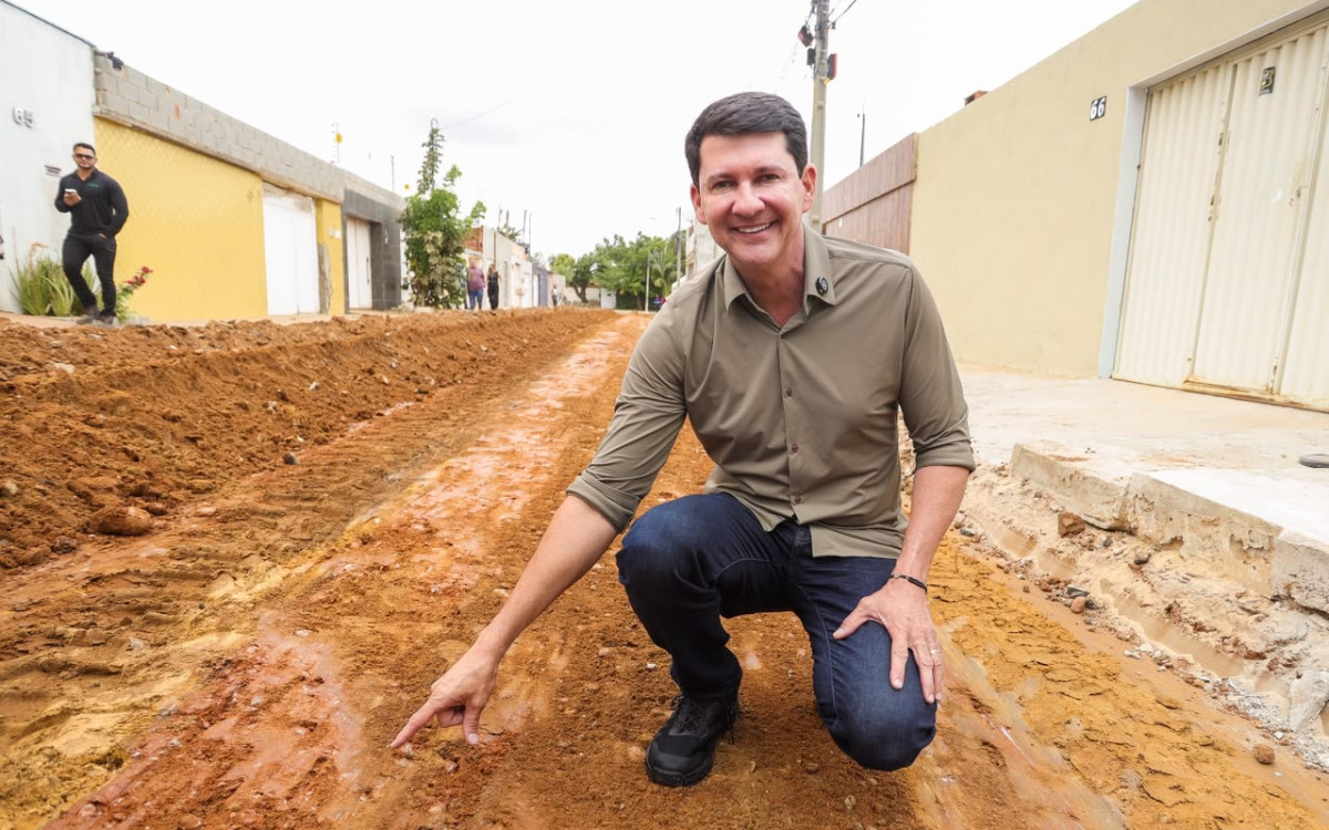 Obras de pavimentação avançam no bairro Quati e prefeito Simão Durando acompanha de perto execução
