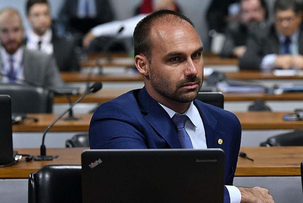 PF decide expulsar Eduardo Bolsonaro da corporação por abandono de cargo