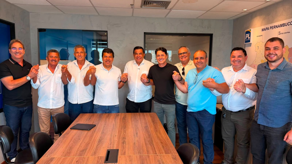 Israel Ferreira e o seu grupo político articulam com Mendonça Filho apoio a Anderson Ferreira para deputado federal