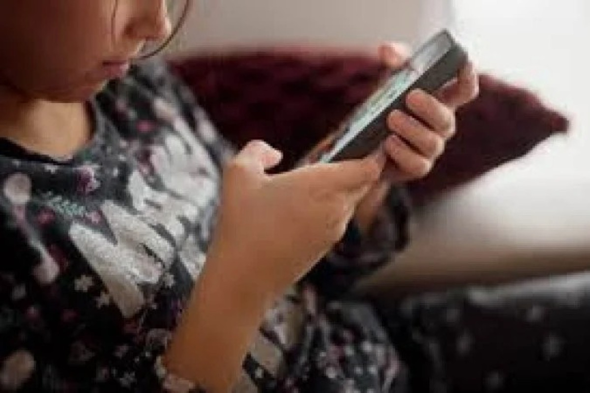 Estudo associa uso precoce de redes sociais a piores notas na escola