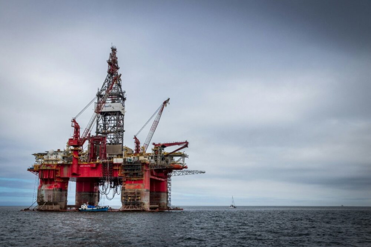 Petróleo oscila após retomada de ataques entre Estados Unidos e Irã