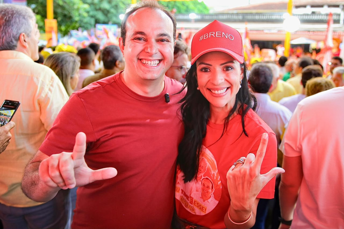 Breno Araújo e Márcia Conrado participam da convenção que oficializou chapa da Frente Popular em Pernambuco