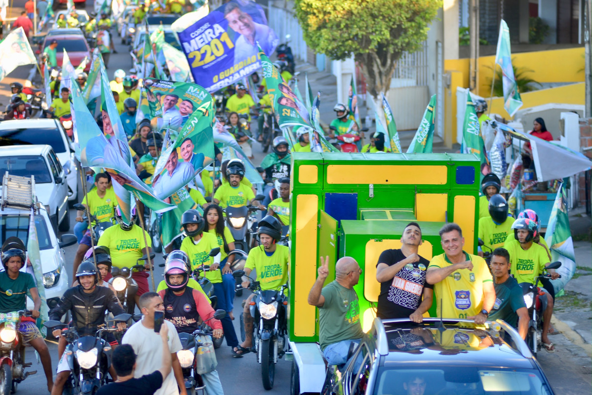 Três comitês inaugurados e uma multidão nas ruas