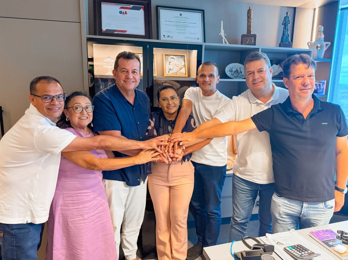 Janjão reforça caminhada à Alepe com lideranças de João Alfredo e Salgadinho; Waldemar é o federal