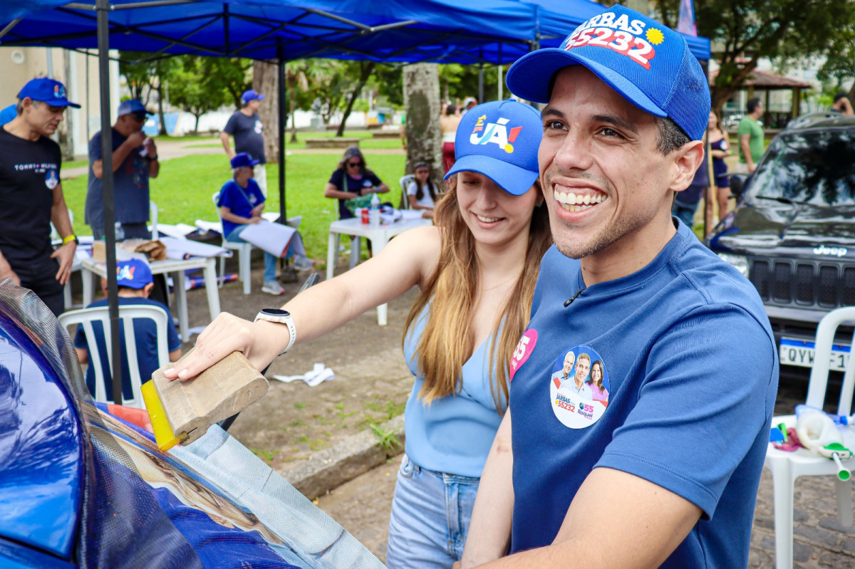 Jarbas Filho abre campanha à reeleição com adesivaço no Recife 