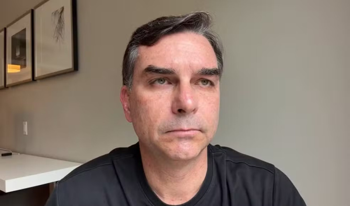 Flávio Bolsonaro diz ter recebido mais de 1,8 mil ameaças de morte