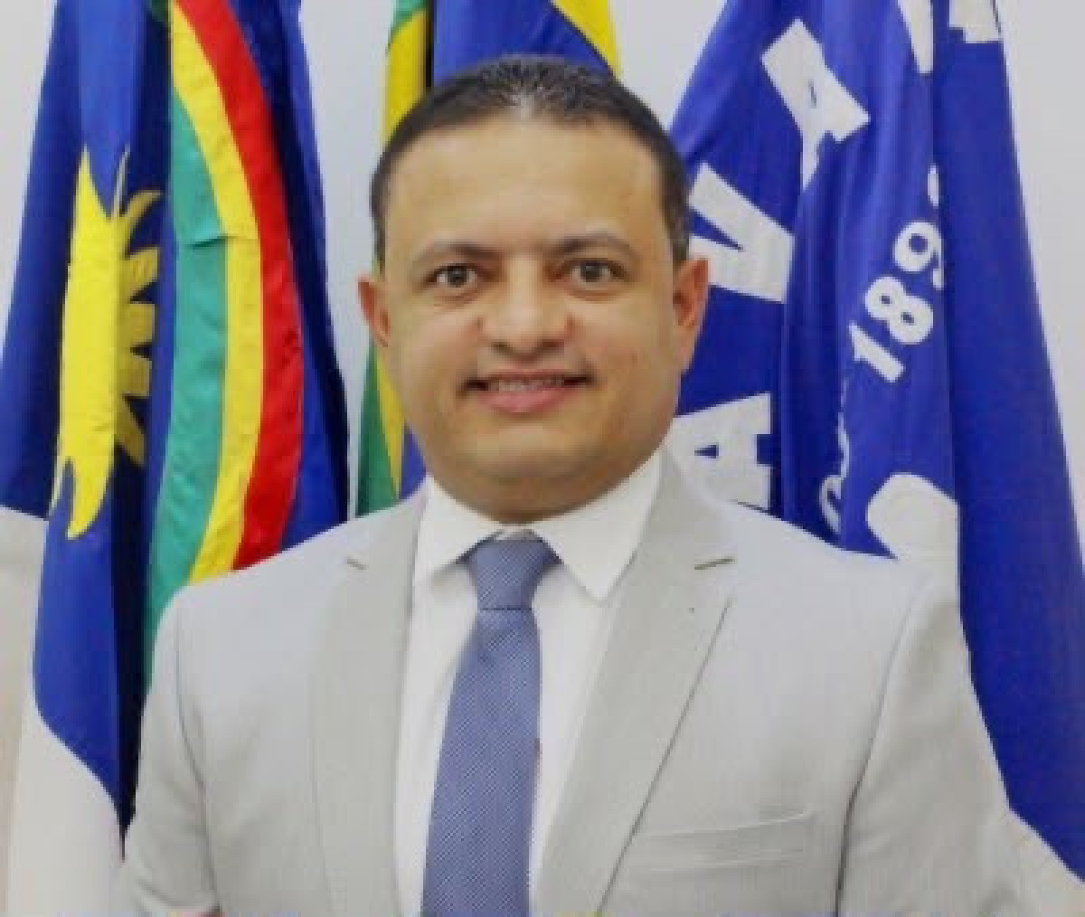 TRE-PE proíbe presidente da Câmara de Gravatá, Léo do Ar, de gravar novo conteúdo eleitoral na Sala da Presidência