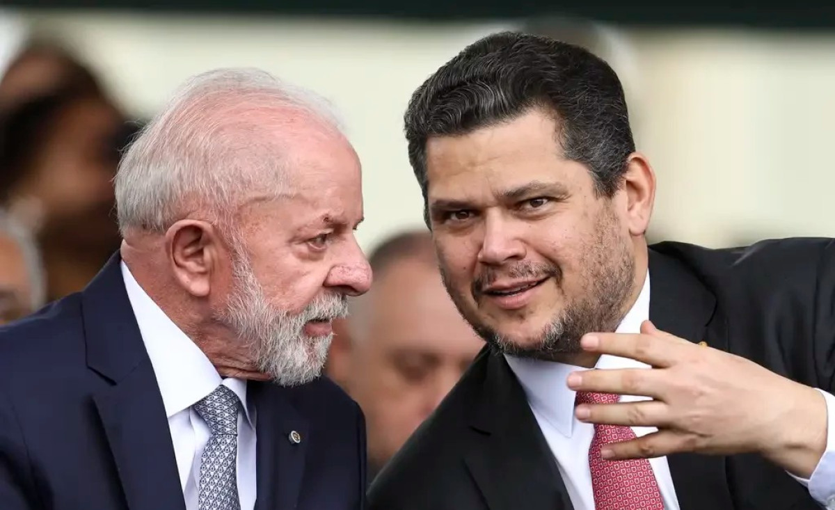 Alcolumbre faz acenos ao governo e retoma diálogo com Lula