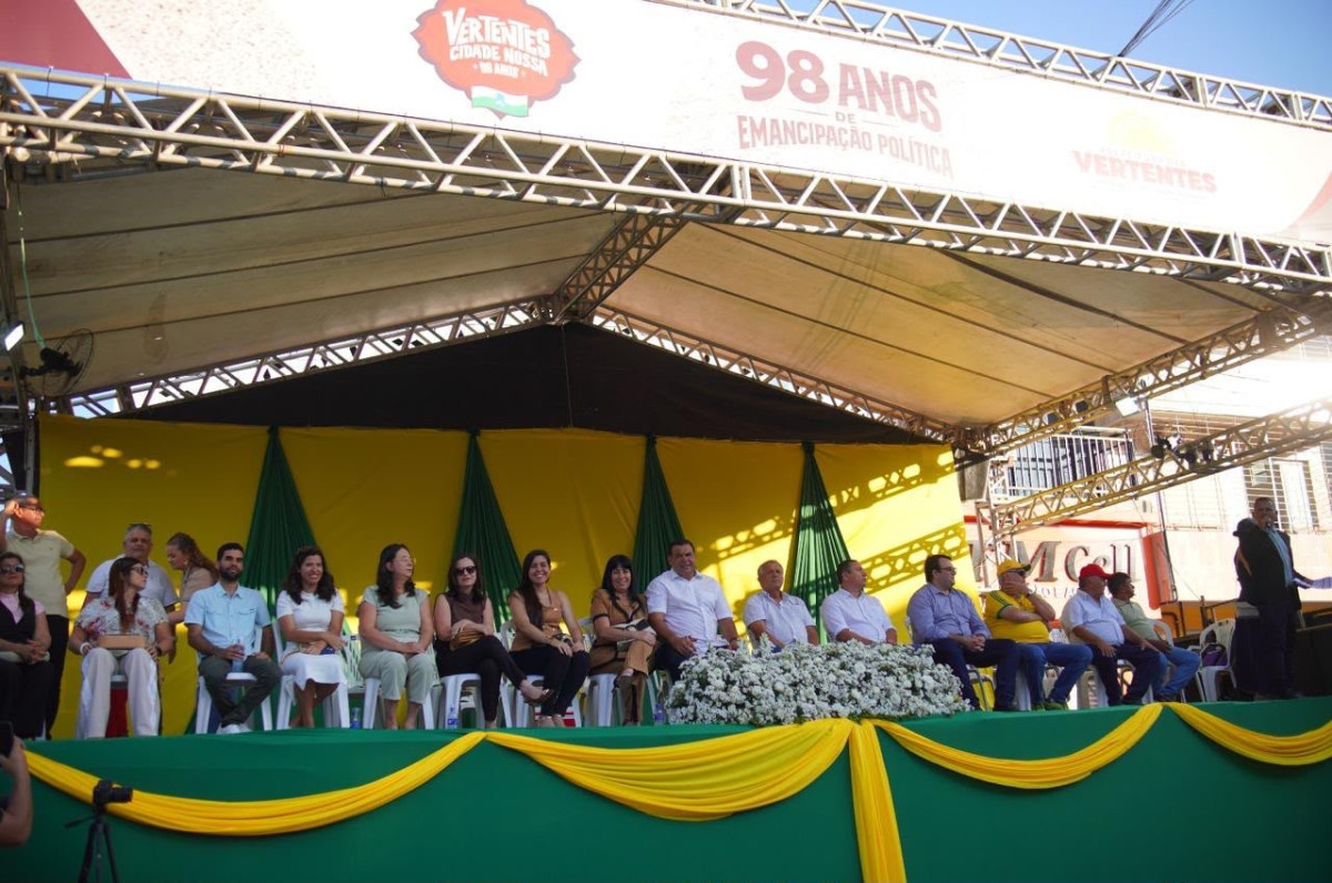 Vertentes celebra 7 de Setembro com grande Desfile Cívico e entrega de novos veículos para a população