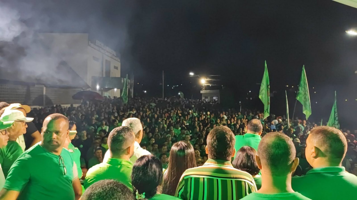 Irmão Aluízio reúne multidão e mostra força política em Tracunhaém