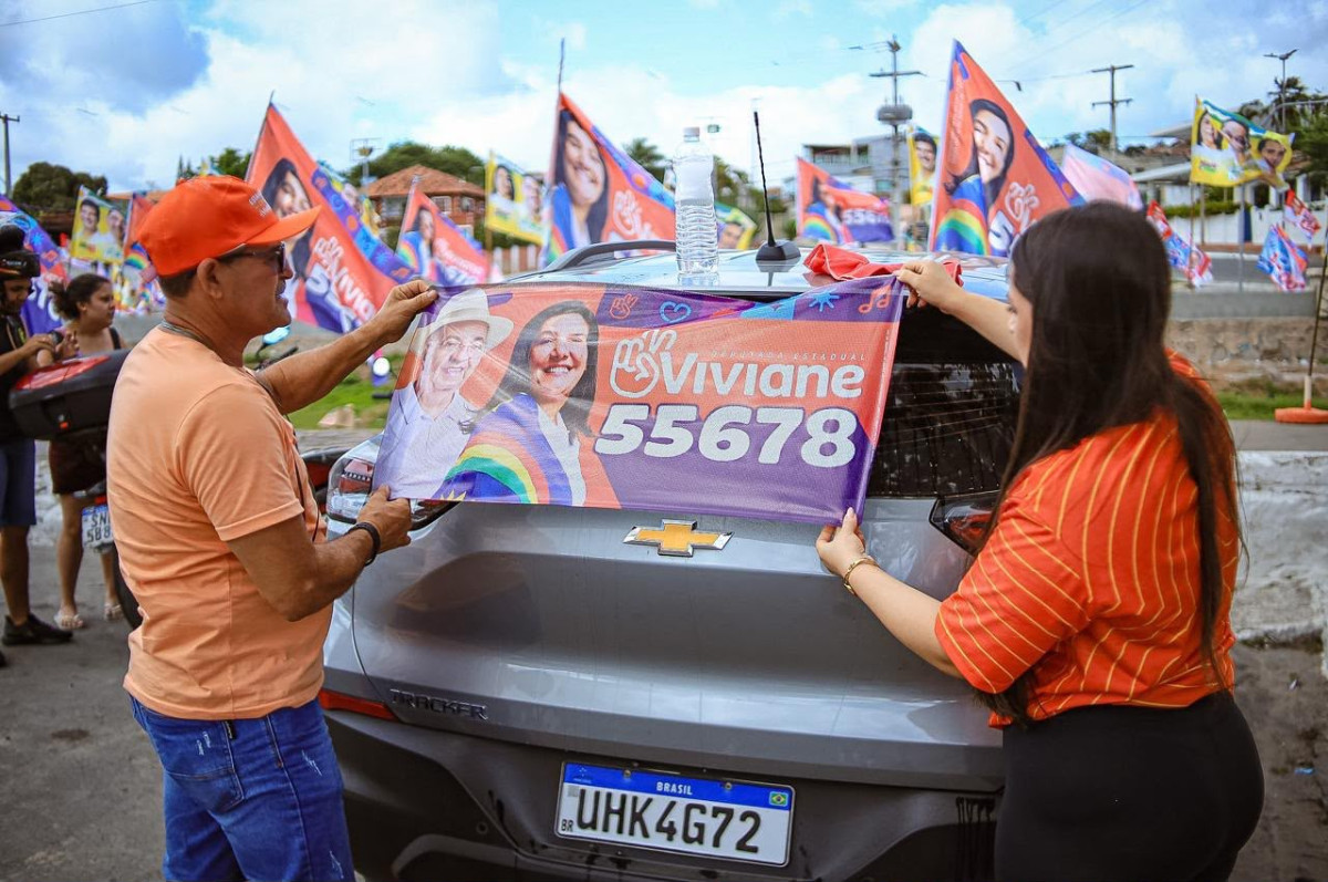 Adesivaço reúne apoiadores e marca manhã de mobilização em Gravatá em apoio a Viviane Facundes
