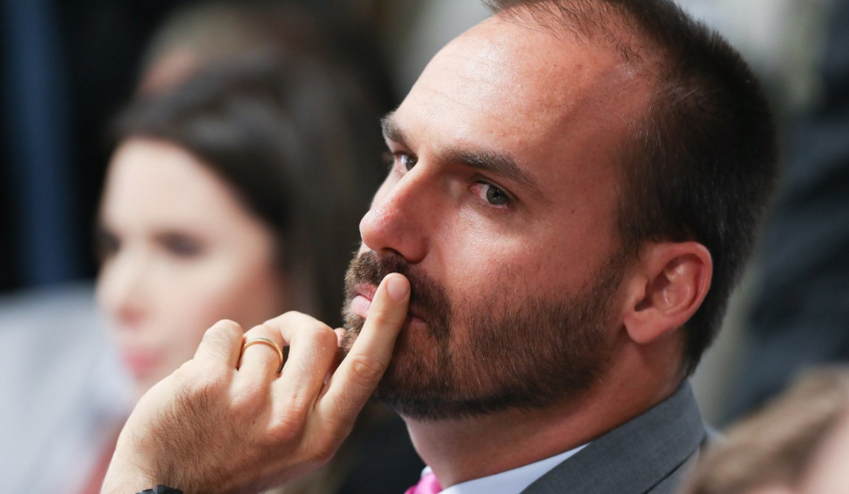 Eduardo Bolsonaro reage às contas de Lula e dispara: ‘Tome aí a sua democracia’