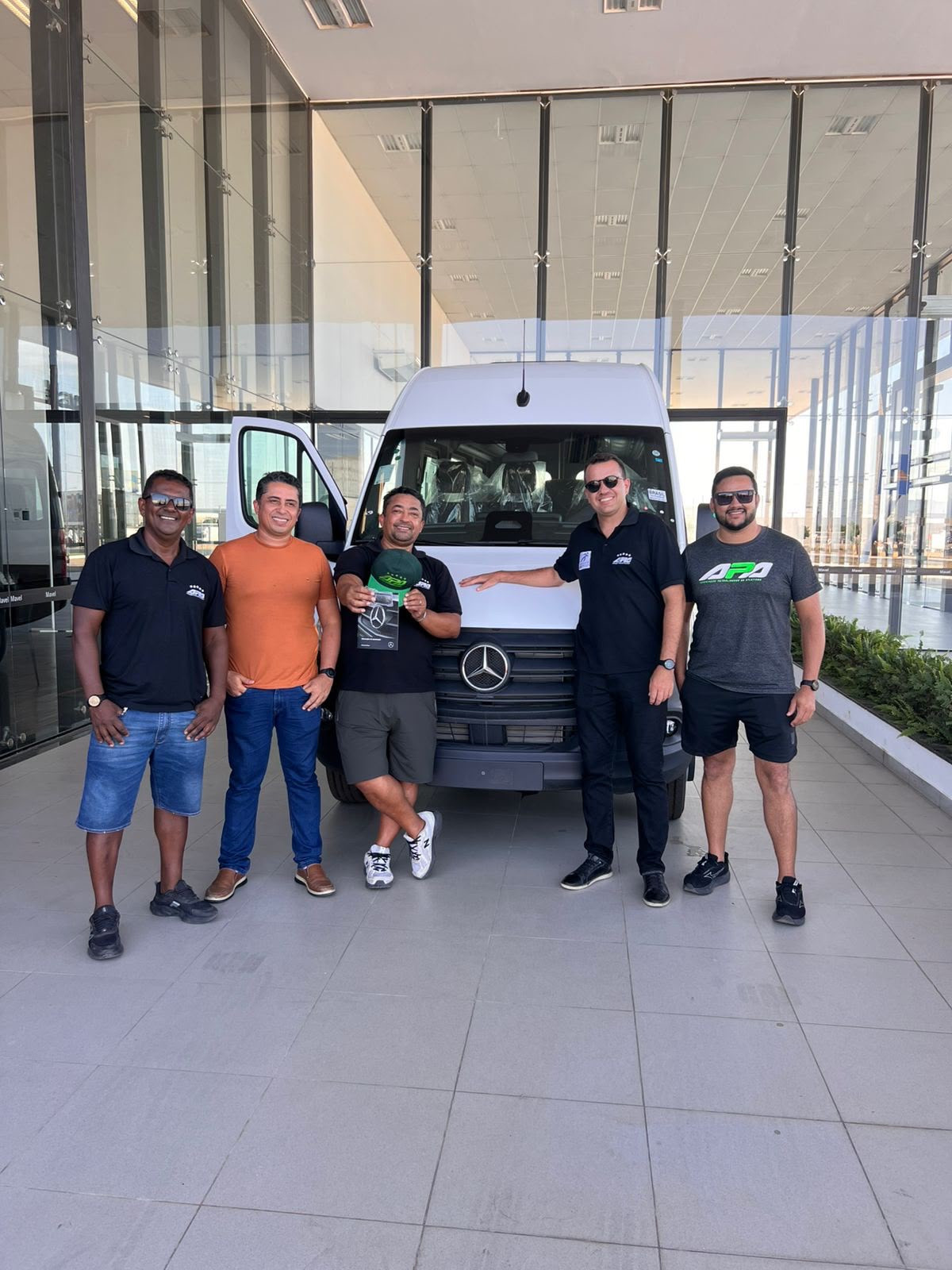 Atletas da APA Petrolina já contam com nova van viabilizada por emenda de Antonio Coelho