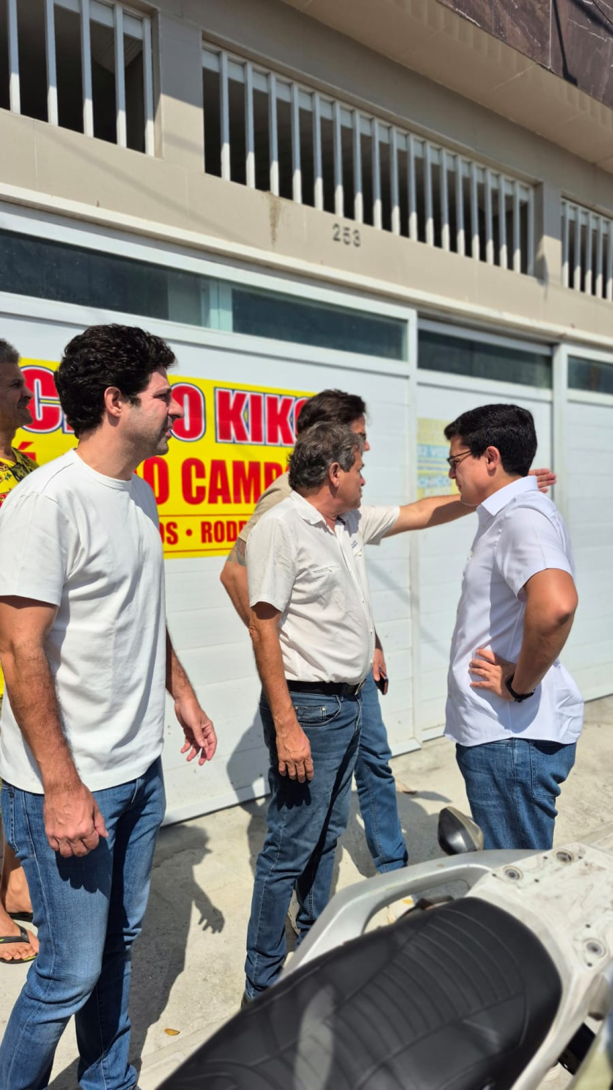 Chico Kiko reúne prefeito do Recife e candidatos do PSB em café da manhã para debater as próximas eleições
