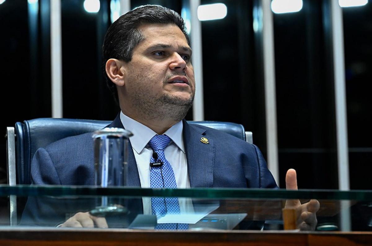 Alcolumbre aciona Senado para defender prerrogativas de Jaques