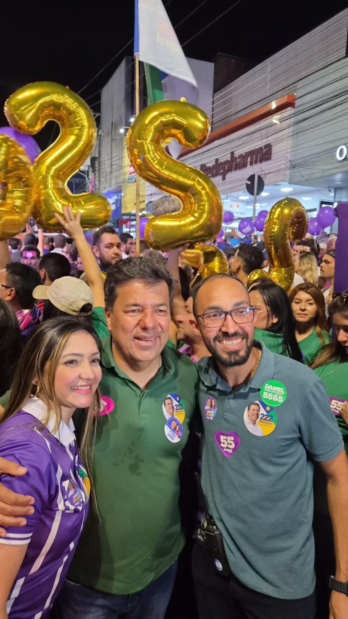 Em Caruaru, Mendonça é celebrado por multidão ao percorrer trajeto a pé durante caminhada de Raquel Lyra