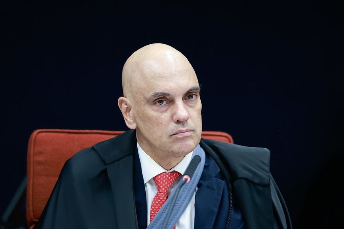 Ato em Brasília pede impeachment de Moraes em meio à crise no STF