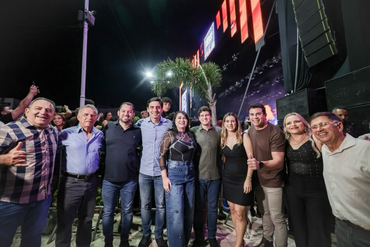 João Campos marca presença na Festa de São Pedro, em Itapetim, e participa de encontro em Brejinho