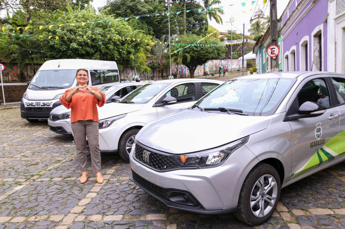 Prefeita Elcione entrega novos veículos para reforçar atendimento da Saúde em Igarassu