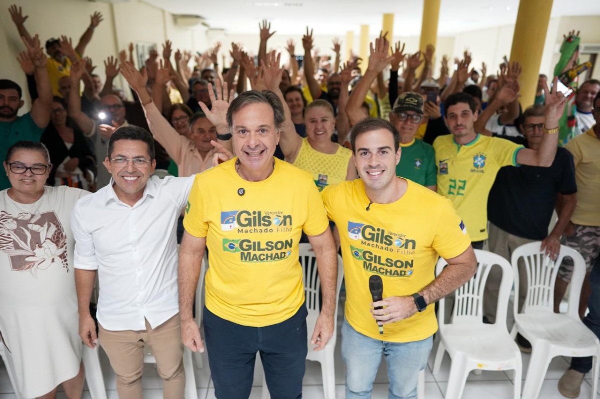 Caravana do filme de Bolsonaro chega em nove cidades do interior