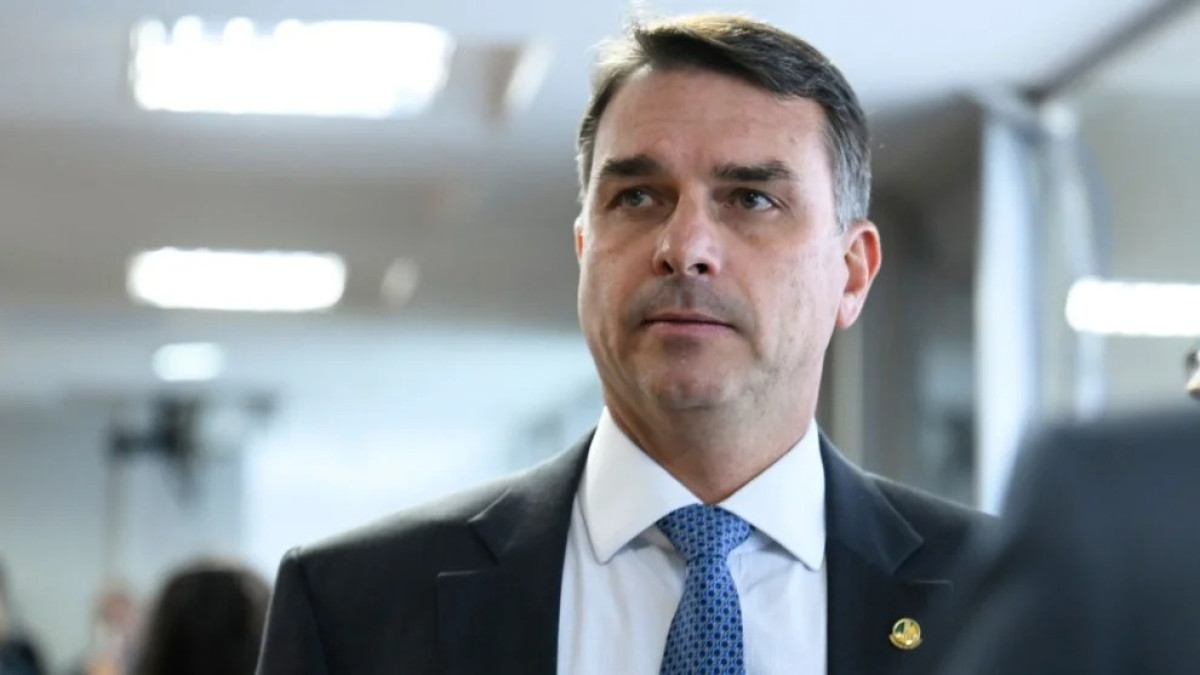 Flávio Bolsonaro diz que partidos impediram escolha de uma mulher para vice