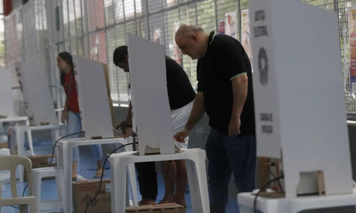 Urna eletrônica garante soberania do voto, reforça TSE