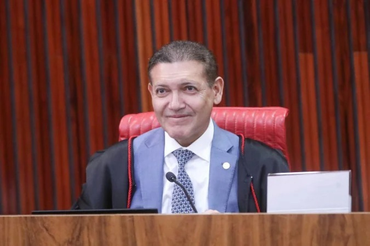 Nunes Marques manda influenciador apagar vídeo que liga Flávio Bolsonaro ao PCC