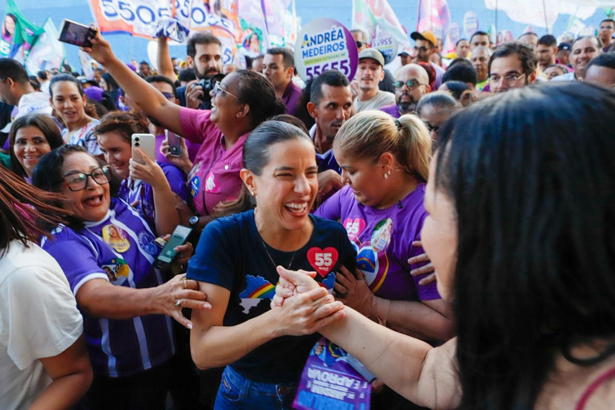 “Muita gente veio aqui olhar a tragédia, mas a gente veio fazer transformação”, diz Raquel durante enorme caminhada em Jardim Monte Verde