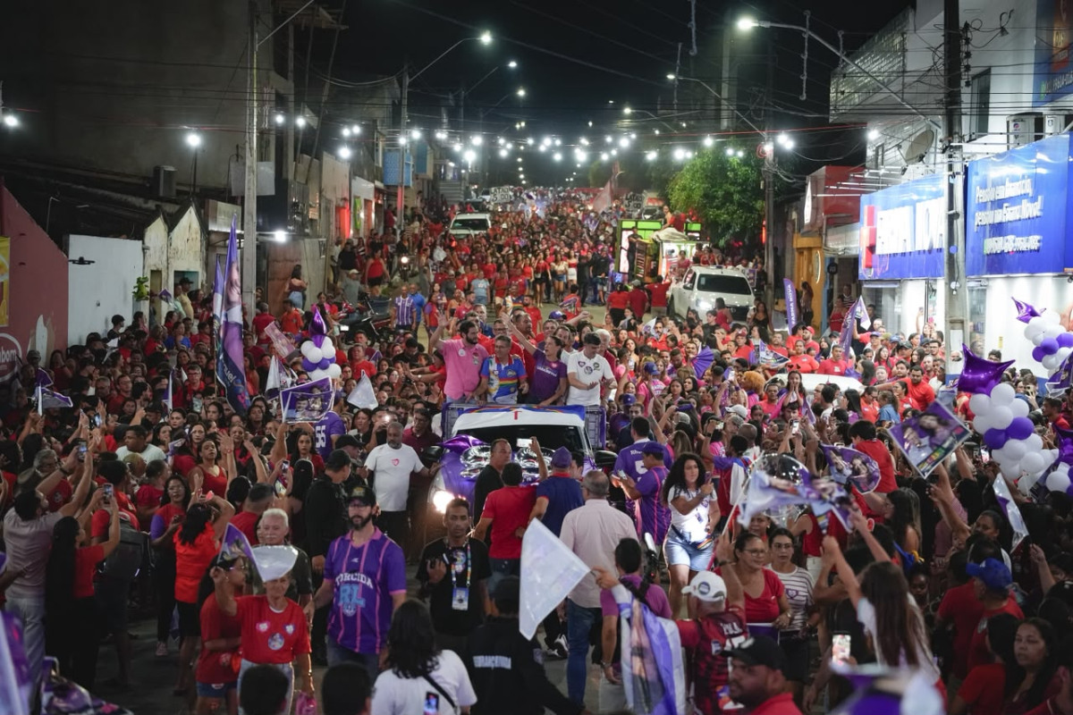 Ao lado de Raquel Lyra e do prefeito Joel Cândido, Eduardo da Fonte reúne população em caminhada por Feira Nova
