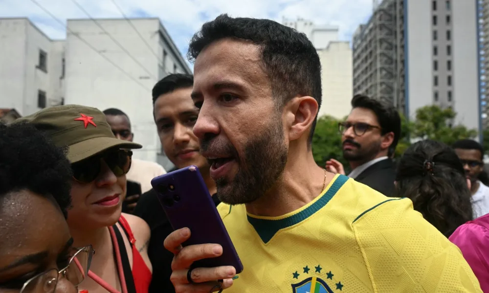 Após sofrer arritmia cardíaca, Janones diz que receberá alta nesta terça às 13h13