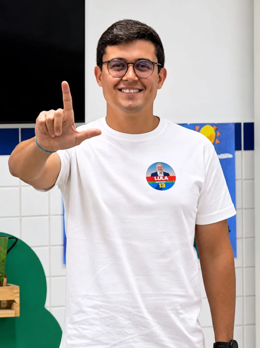 Victor Marques vota na Torre e ressalta processo democrático no país