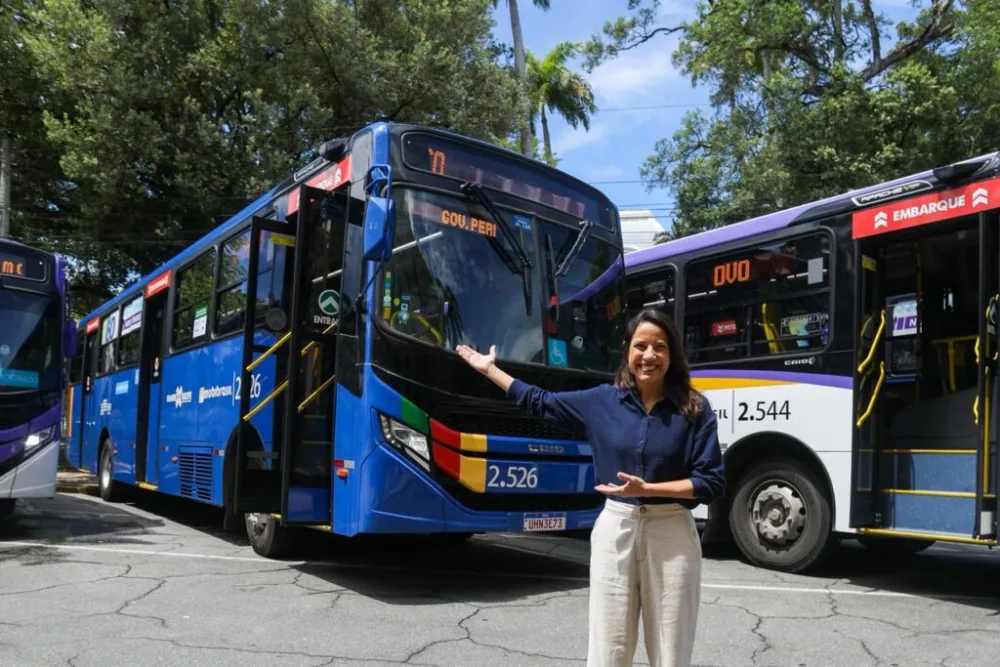Governadora Raquel Lyra entrega 50 novos ônibus climatizados para Região Metropolitana do Recife