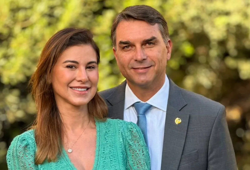 Flávio Bolsonaro e família deixam Argentina rumo aos Estados Unidos