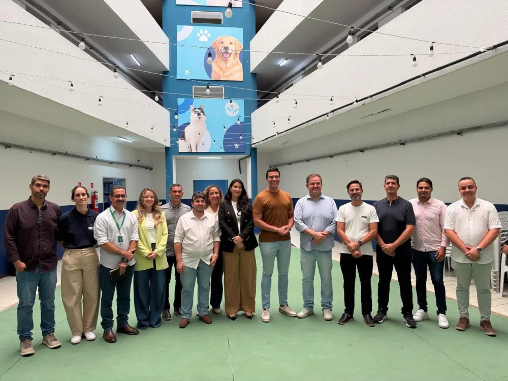 Prestes a iniciar funcionamento do Hospital Veterinário de Caruaru, Rodrigo Pinheiro conhece boas práticas em Maceió
