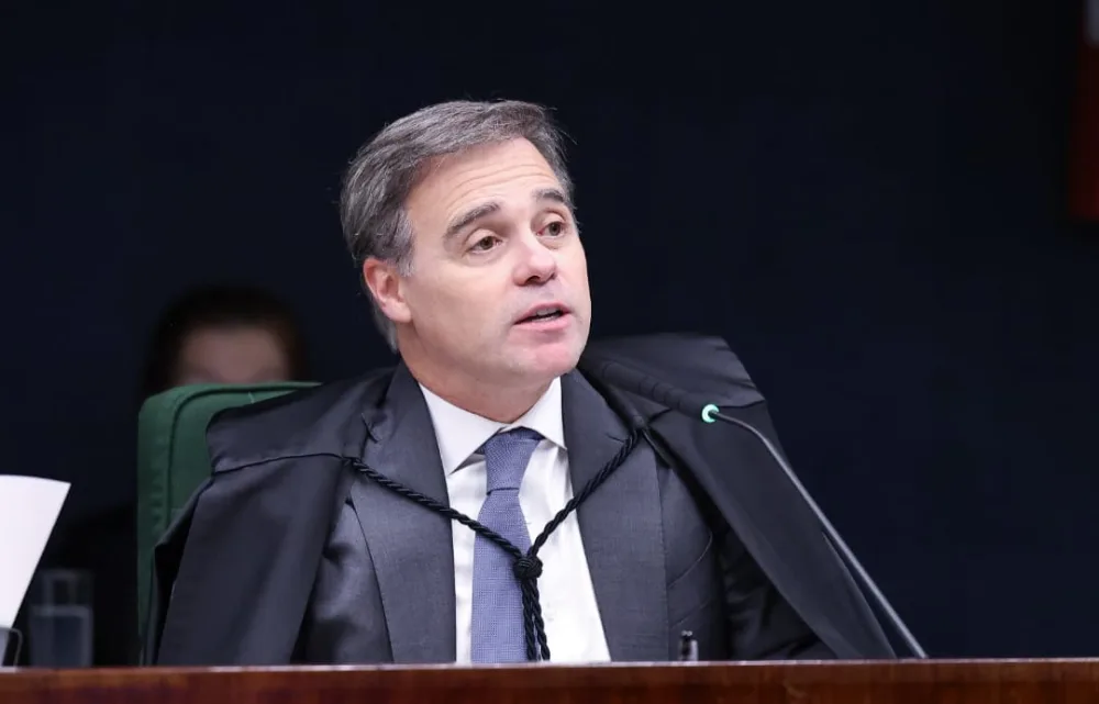 Mendonça pede parecer a Fachin após paralisação dos casos Master e INSS