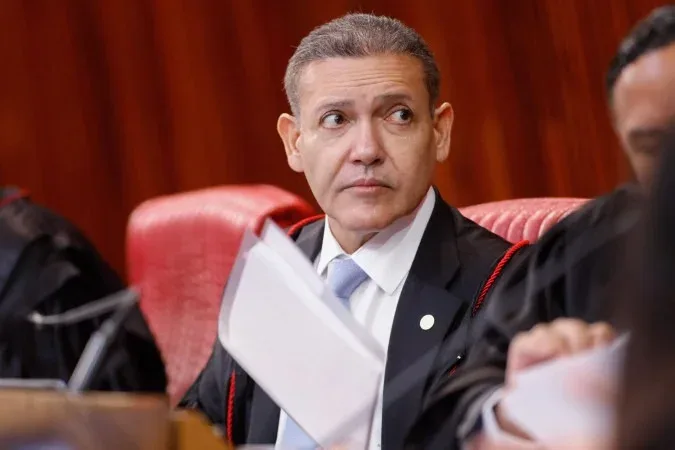 Nunes Marques dá 10 dias para PGR opinar sobre revisão da prisão de Bolsonaro