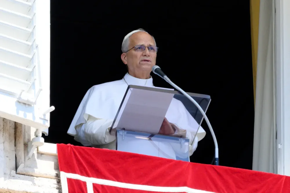 Papa Leão XIV retira parte do pulmão e tem câncer confirmado, diz Vaticano