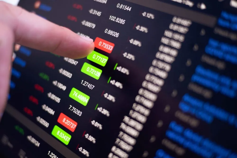Eleição acirrada aumenta busca por proteção nos investimentos