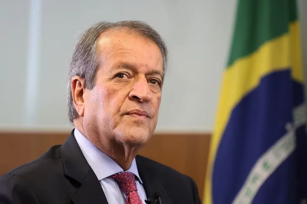 Moraes libera visita de Valdemar a Bolsonaro em prisão domiciliar